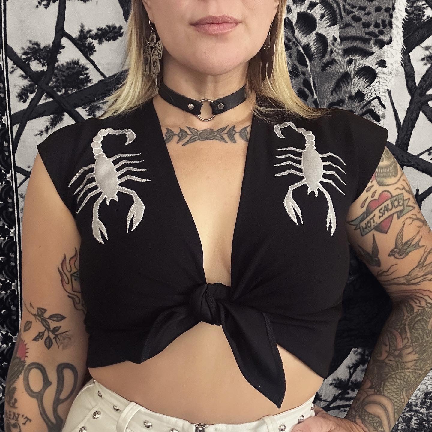 Scorpion Tie Front
