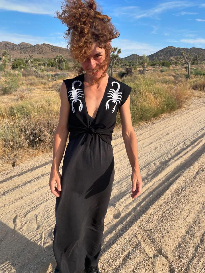 Scorpion Tie Front
